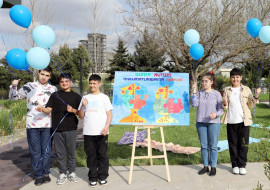 DOST İnklüziv İnkişaf və Yaradıcılıq Mərkəzində Ümumdünya Autizm Maarifləndirmə Həftəsi çərçivəsində fləşmob və təlim keçirilib